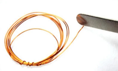 There is a layer of paint on the surface of the enameled wire, and the paint on both ends should be scraped off before use